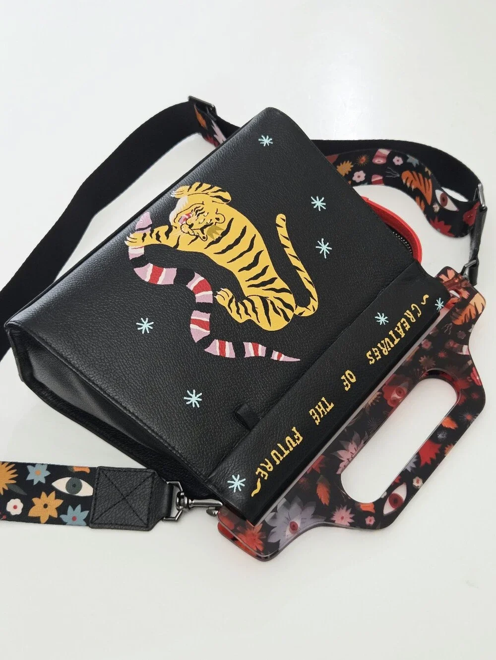 MIN & MON VALI LEATHER CROSSBODY BAG PLASTIC HANDLE - TIGER AND SNAKE PRINT